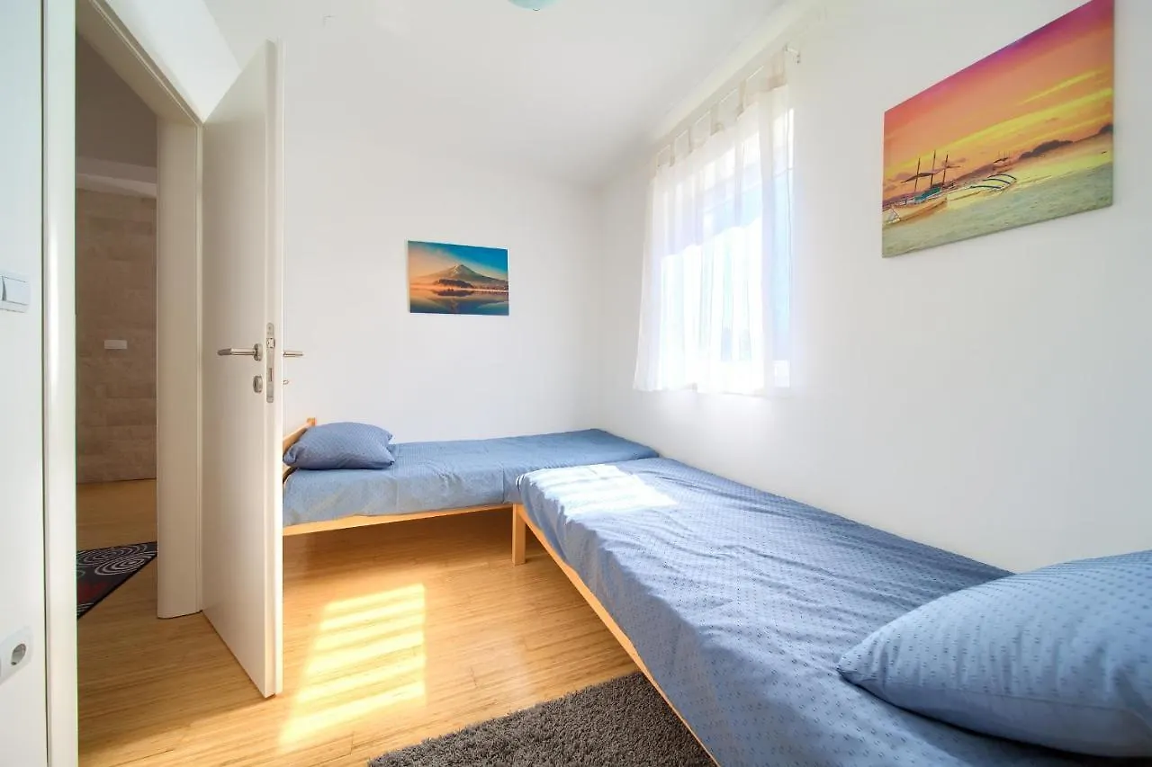 Apartment Nadica Малинска