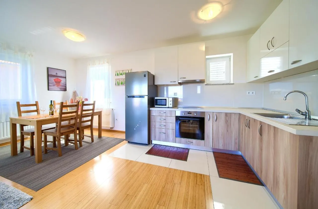 Apartment Nadica Malinska